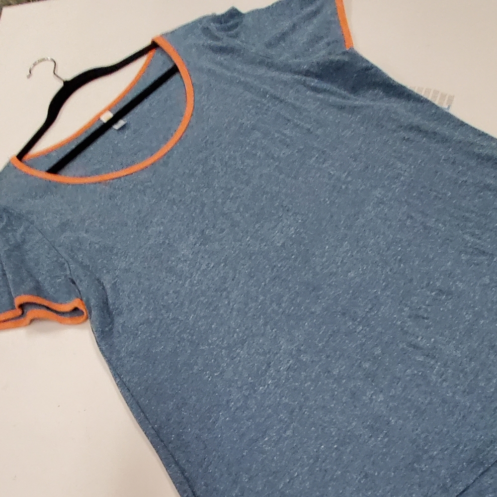 XL LuLaRoe Classic tee NWT